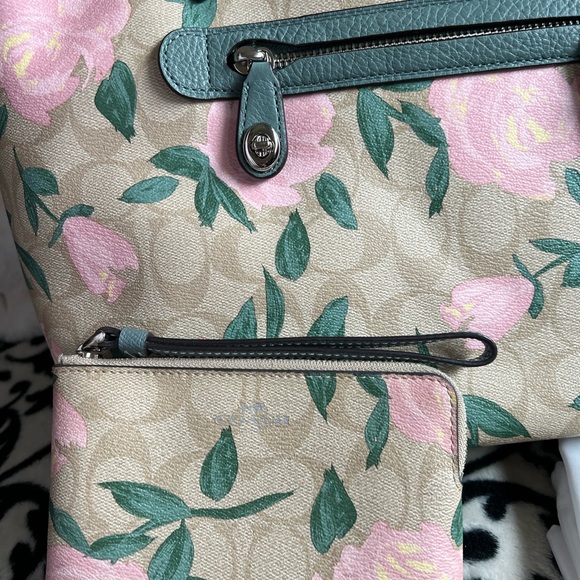 Coach Taylor Tote Camo Rose Pink matching wristlet dust bag & Luggage Tag 31206 - Picture 2 of 6